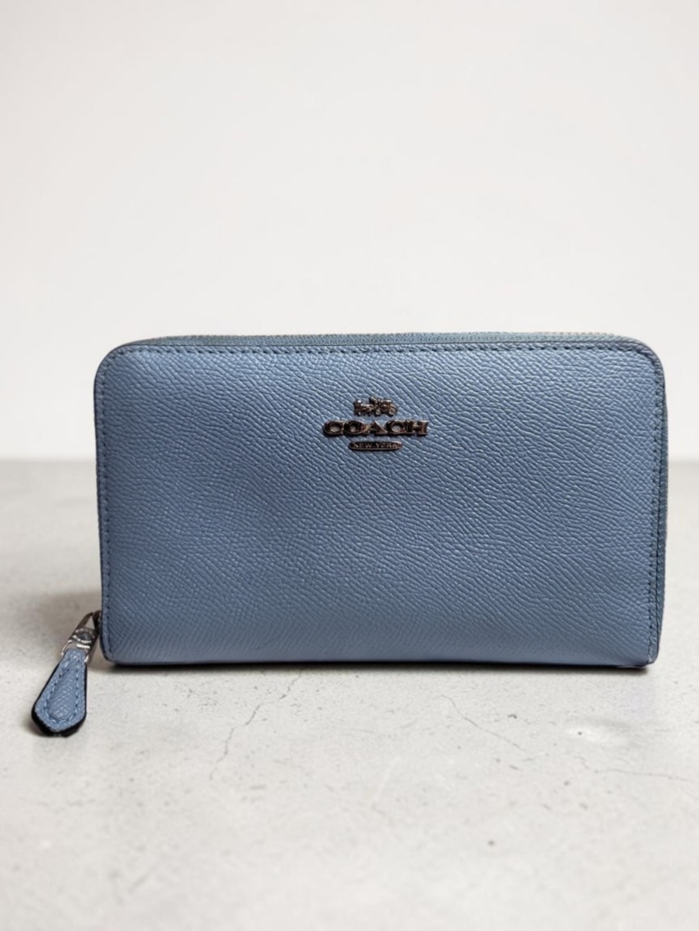 Coach Blue Medium ID Zip Wallet In Good Condition